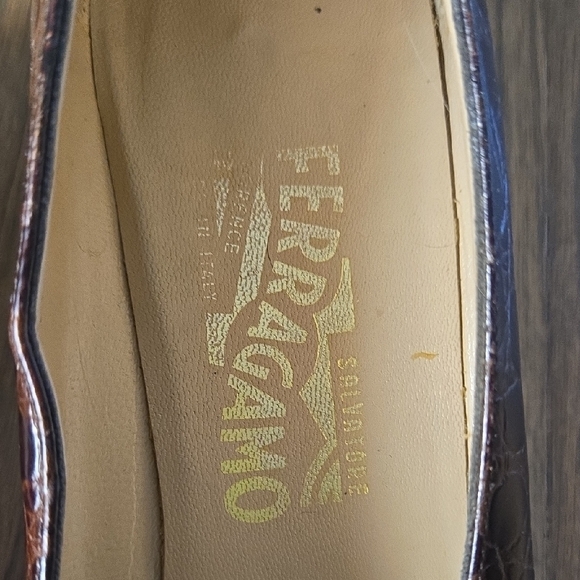Vintage Salvatore Ferragamo Crocodile Embossed Kitten Heeled Pumps - Picture 6 of 6